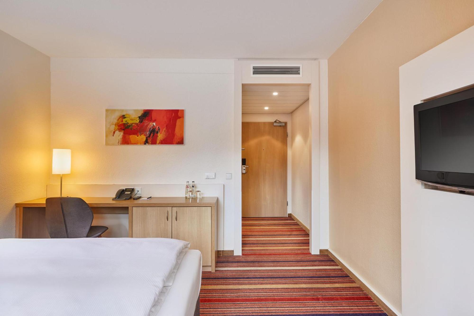 Comfort Queen Room,1765792673:JPEG